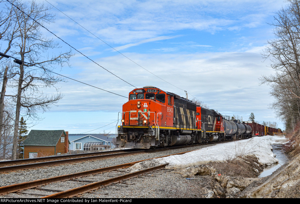 CN 9543 leads 559 at lAnse Au Sable